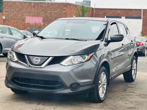 Used 2018 Nissan Rogue Sport S w/ S Appearance Package FWD image 3