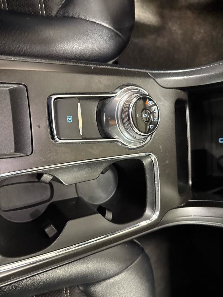 Used 2018 Ford Fusion SE w/ Equipment Group 201A FWD image 24