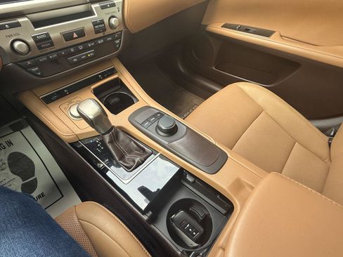 Used 2017 Lexus ES 350 w/ Premium Package FWD image 25