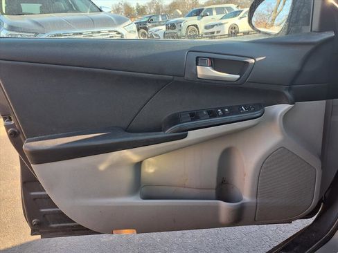 Used 2012 Toyota Camry LE image 19