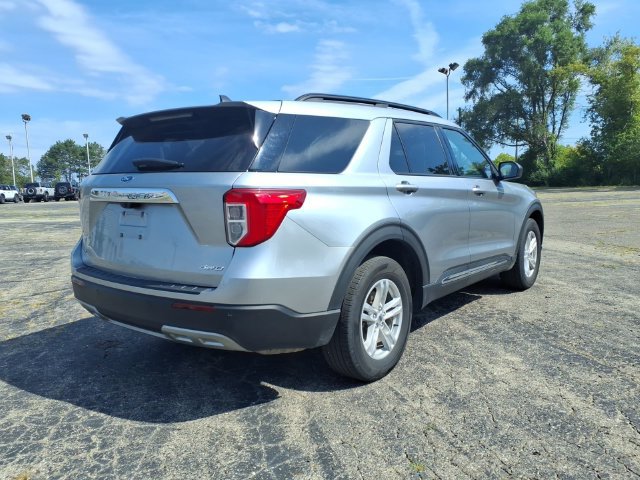 Used 2024 Ford Explorer XLT w/ Equipment Group 202A AWD/4WD image 5