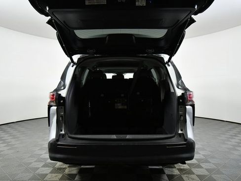 Used 2021 Toyota Sienna XLE image 27