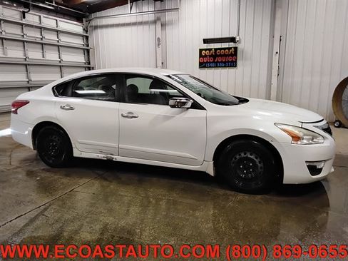Used 2013 Nissan Altima 2.5 S FWD image 2