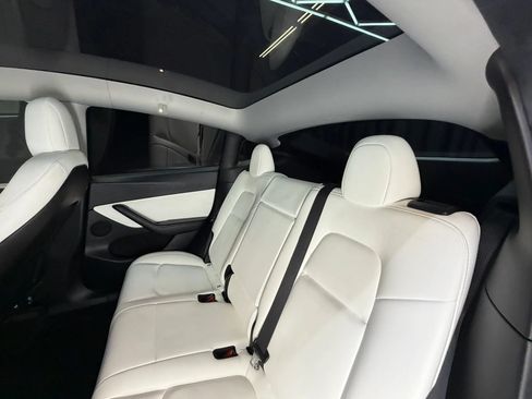 Used 2021 Tesla Model Y Long Range AWD/4WD image 28