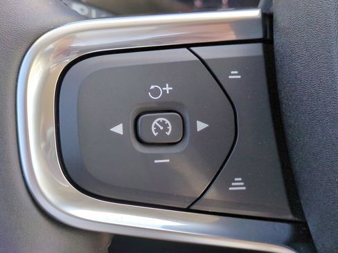 New 2025 Volvo XC40 B5 Core w/ Protection Package Premier image 24