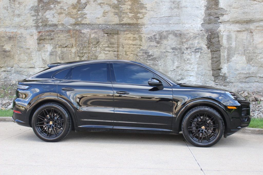 Used 2025 Porsche Cayenne Coupe AWD/4WD image 4