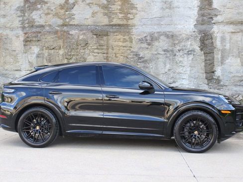 Used 2025 Porsche Cayenne Coupe AWD/4WD image 4