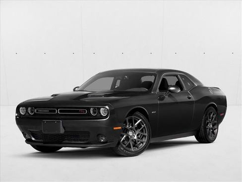 Used 2017 Dodge Challenger R/T image 1