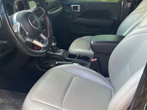 Used 2022 Jeep Gladiator Mojave w/ Cold Weather Group image 9