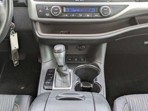 Used 2014 Toyota Highlander Plus AWD/4WD image 19