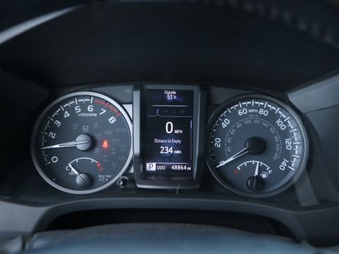 Used 2022 Toyota Tacoma TRD Off-Road image 19