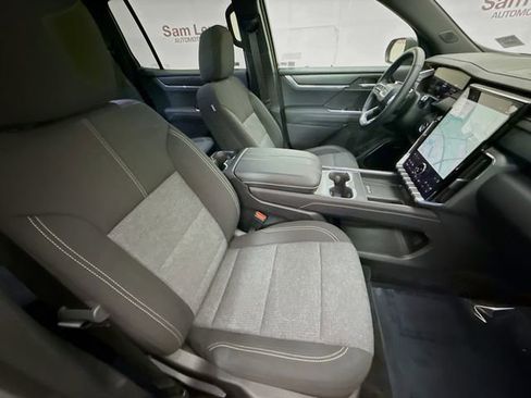 Used 2025 GMC Acadia Elevation image 33