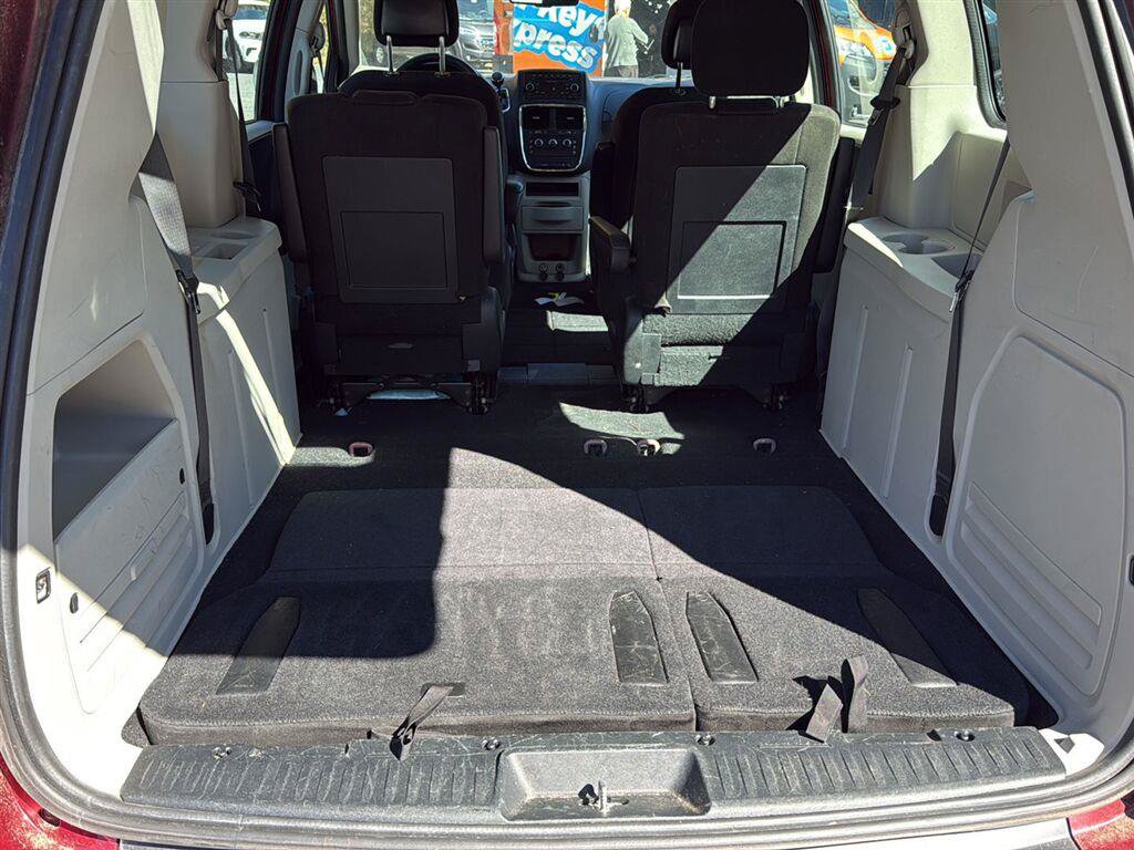 Used 2015 Dodge Grand Caravan American Value Package w/ UConnect Hands-Free Group FWD image 7