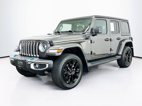 Used 2023 Jeep Wrangler Unlimited Sahara w/ Cold Weather Group AWD/4WD image 3