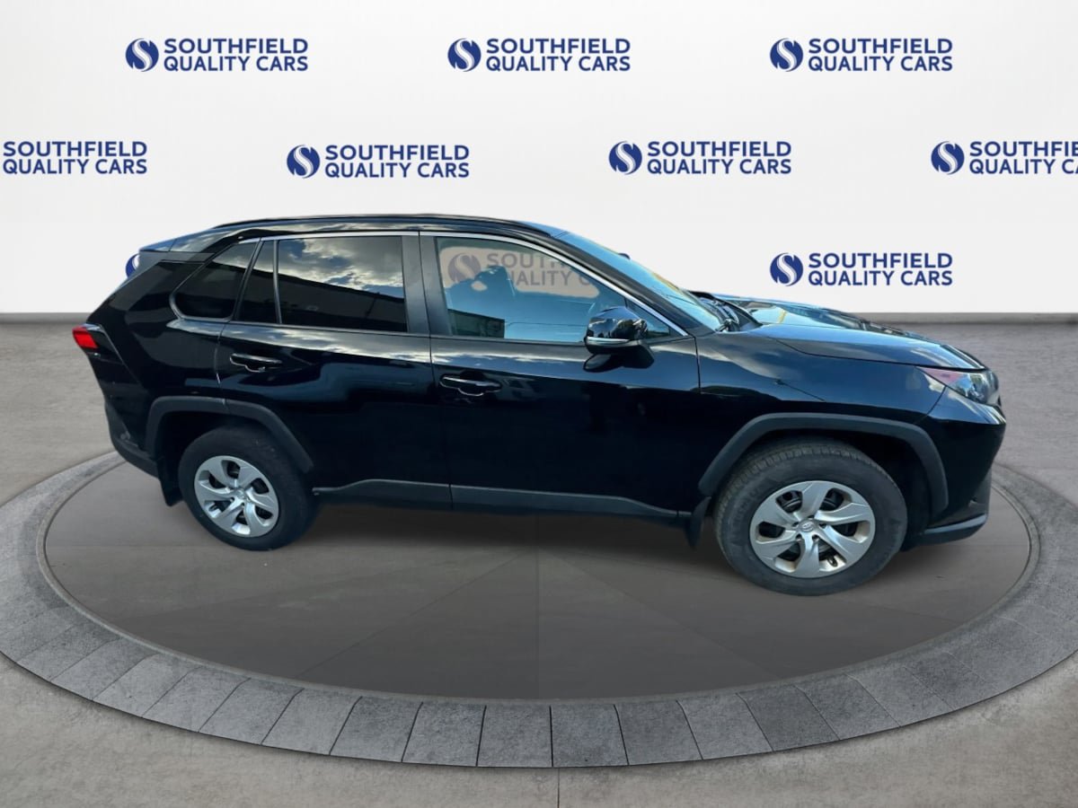 Used 2021 Toyota RAV4 LE AWD/4WD image 8