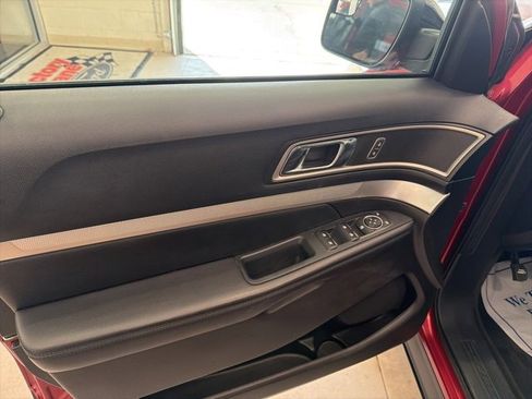Used 2016 Ford Explorer XLT w/ Equipment Group 202A image 13