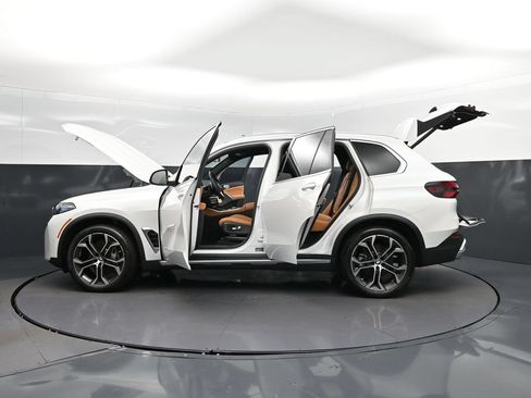 Used 2025 BMW X5 sDrive40i w/ Climate Comfort Package RWD image 46