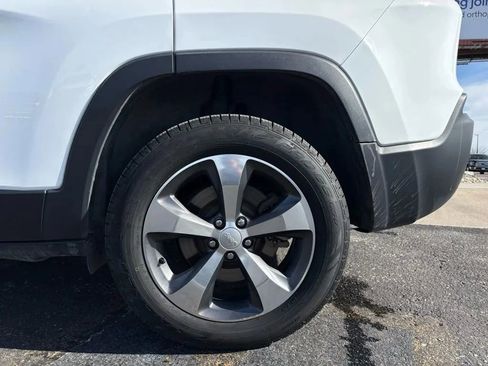 Used 2019 Jeep Cherokee Limited AWD/4WD image 24