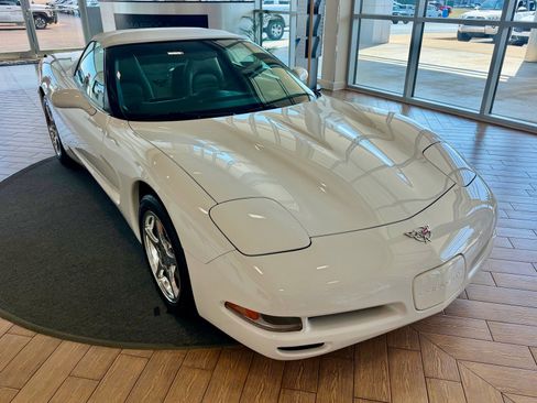 Used 2001 Chevrolet Corvette Convertible w/ Preferred Equipment Group2 image 5