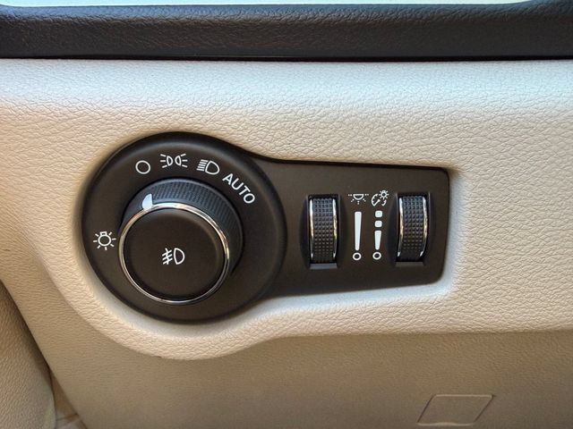 Used 2022 Chrysler Pacifica Touring-L FWD image 12