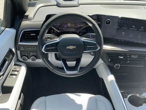 New 2025 Chevrolet Suburban Premier image 14