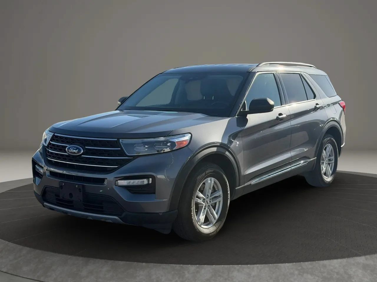 Used 2021 Ford Explorer XLT w/ Equipment Group 202A AWD/4WD image 1