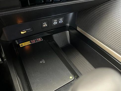 Used 2025 Toyota Camry SE image 16