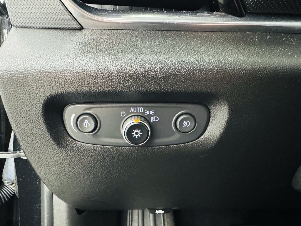 Used 2019 Chevrolet Traverse Premier w/ Driver Confidence II Package FWD image 12