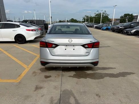 Used 2024 Nissan Altima 2.5 SV AWD/4WD image 5