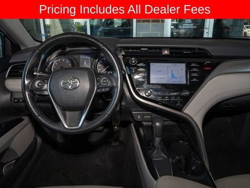 Used 2019 Toyota Camry SE FWD image 6