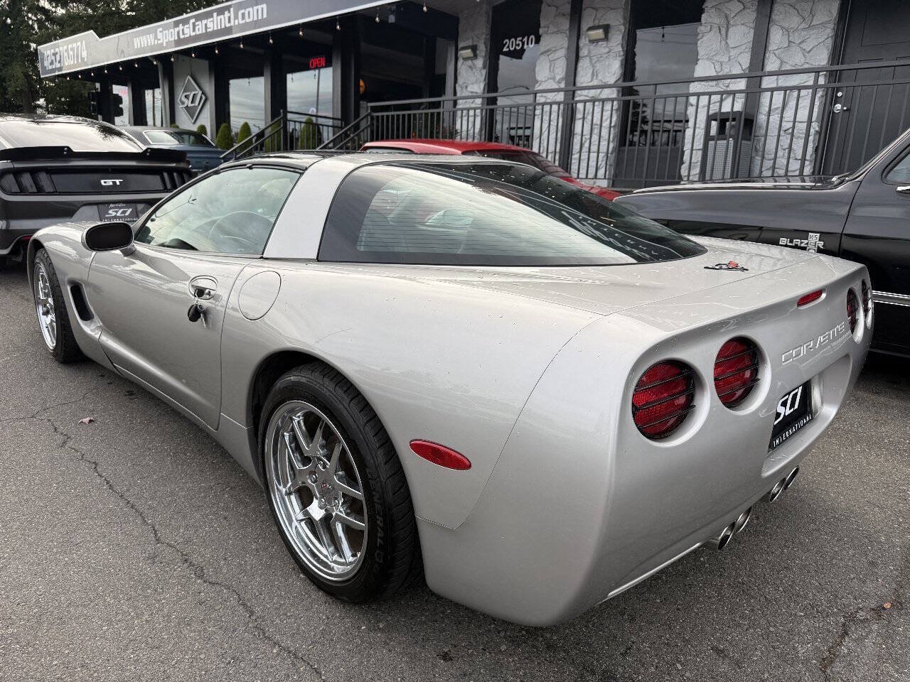 Used 2004 Chevrolet Corvette Coupe w/ Roof Package RWD image 3