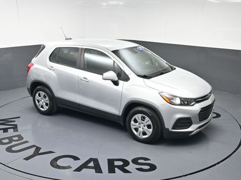 Used 2019 Chevrolet Trax LS image 30