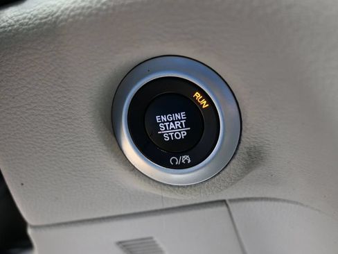 Used 2024 Chrysler Pacifica Touring-L FWD image 22