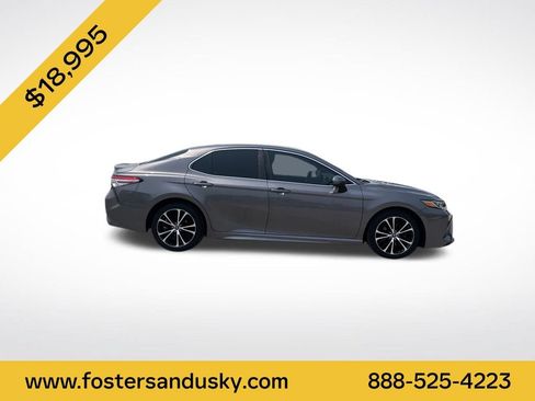 Used 2018 Toyota Camry SE FWD image 6