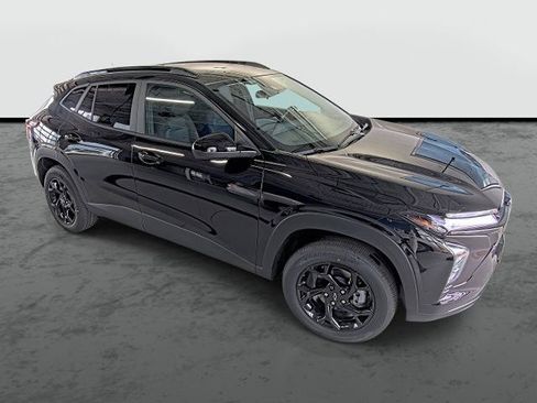 New 2026 Chevrolet Trax LT w/ Midnight Edition FWD image 4