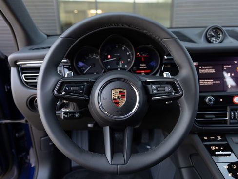 Certified 2025 Porsche Macan image 27