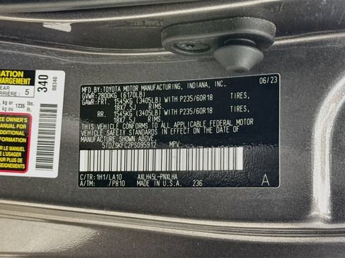 Used 2023 Toyota Sienna Limited AWD/4WD image 35