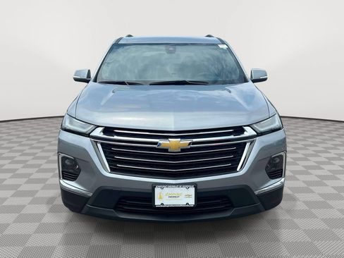 Used 2023 Chevrolet Traverse LT FWD image 2