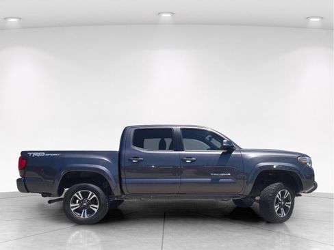 Used 2019 Toyota Tacoma TRD Sport w/ Technology Package RWD image 3