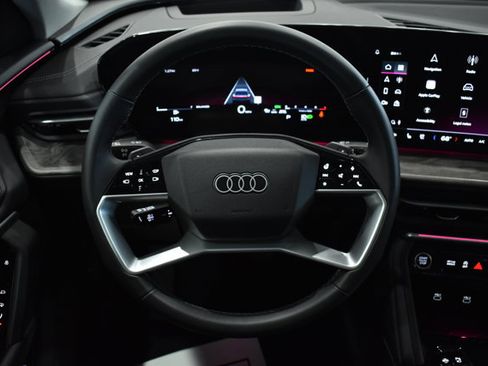 Used 2025 Audi Q5 Premium Plus w/ Premium Plus AWD/4WD image 16