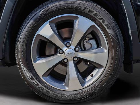 Used 2020 Jeep Cherokee Limited AWD/4WD image 29