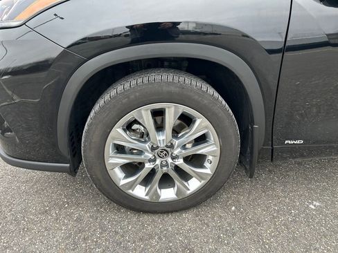 Used 2023 Toyota Highlander Limited image 28