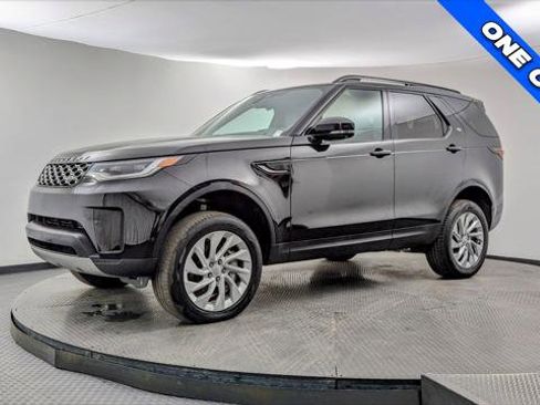 Used 2023 Land Rover Discovery S image 2
