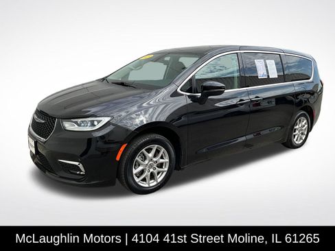 Used 2023 Chrysler Pacifica Touring-L FWD image 1