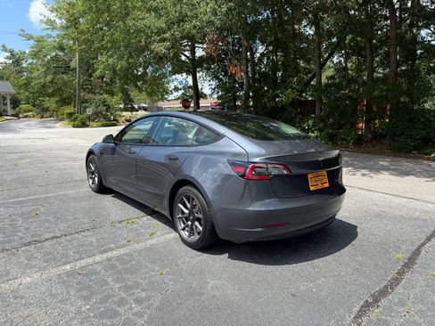 Used 2022 Tesla Model 3 Long Range AWD/4WD image 3