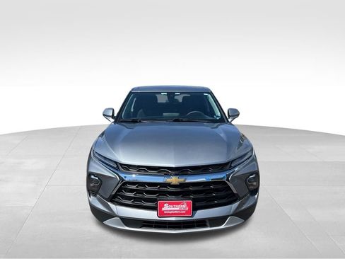 Used 2025 Chevrolet Blazer LT FWD image 2