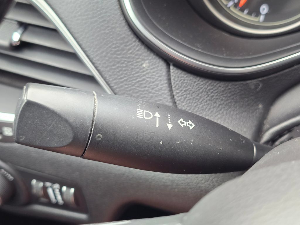 Used 2019 Jeep Cherokee Latitude Plus w/ Cold Weather Group AWD/4WD image 30