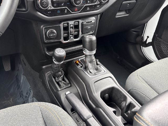 Used 2024 Jeep Wrangler Unlimited Sahara AWD/4WD image 11
