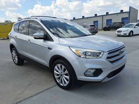 Used 2017 Ford Escape Titanium image 6