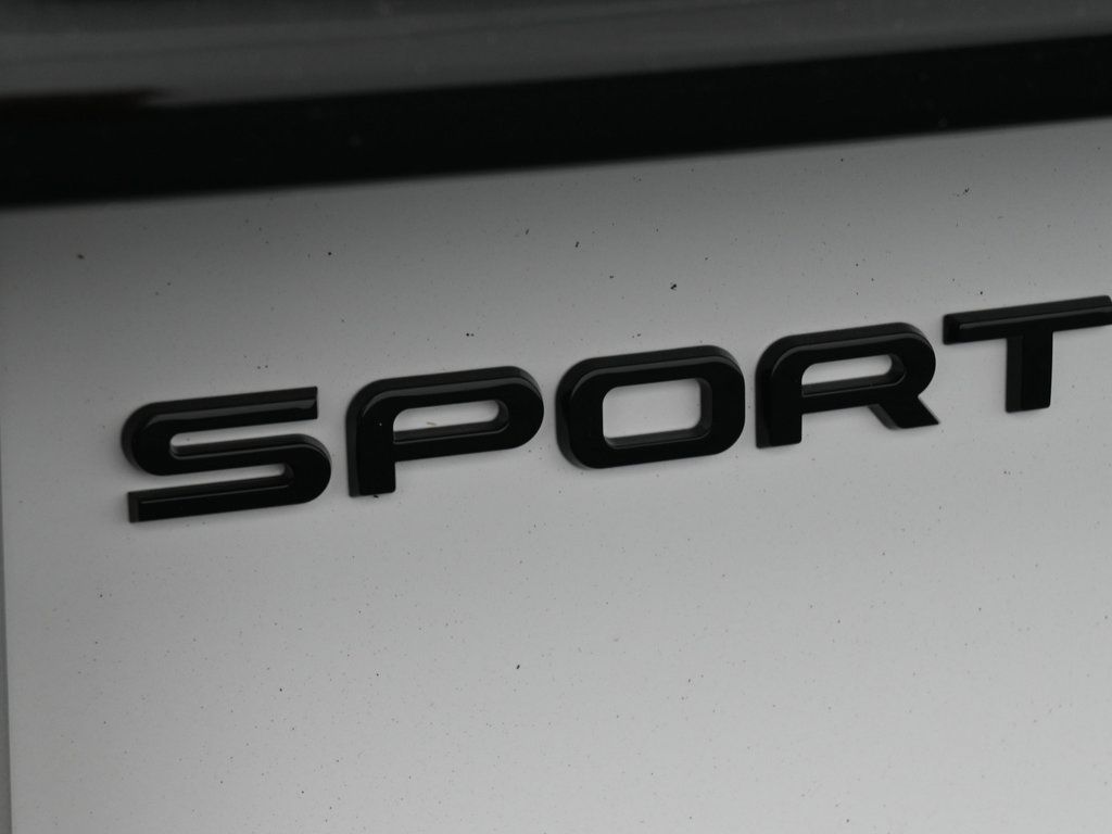 Used 2025 Land Rover Discovery Sport Dynamic SE AWD/4WD image 8